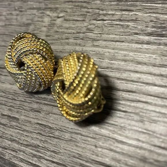 Crown Trifari Gold clip on Earrings/Crown Trifari Gold Swirl Earrings - Picture 3 of 8